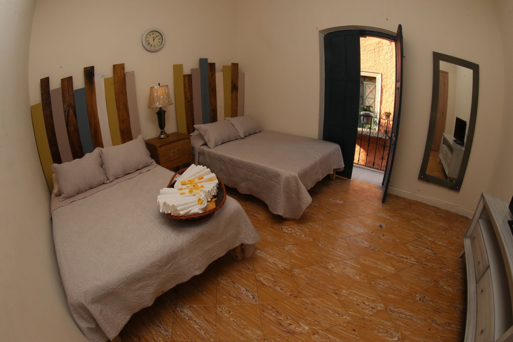 Hostel Punto 72 กัวนาฮัวโต ภายนอก รูปภาพ